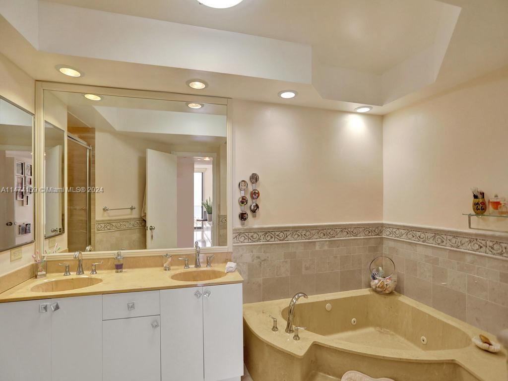 20281 E Country Club Dr Unit: 2010