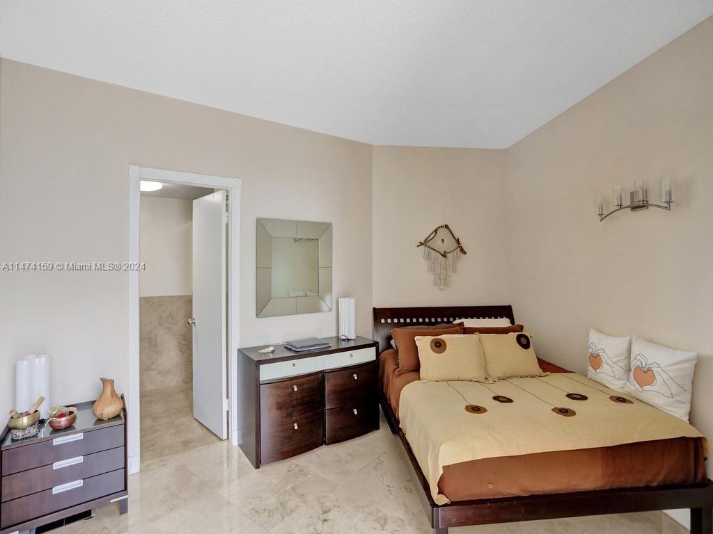 20281 E Country Club Dr Unit: 2010
