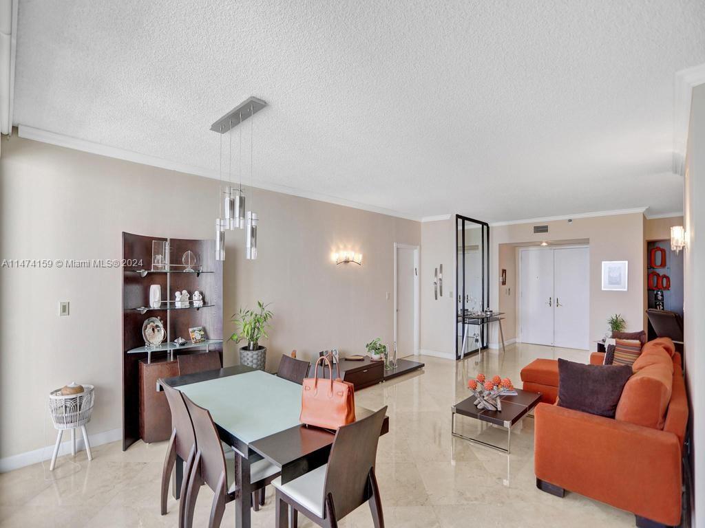 20281 E Country Club Dr Unit: 2010