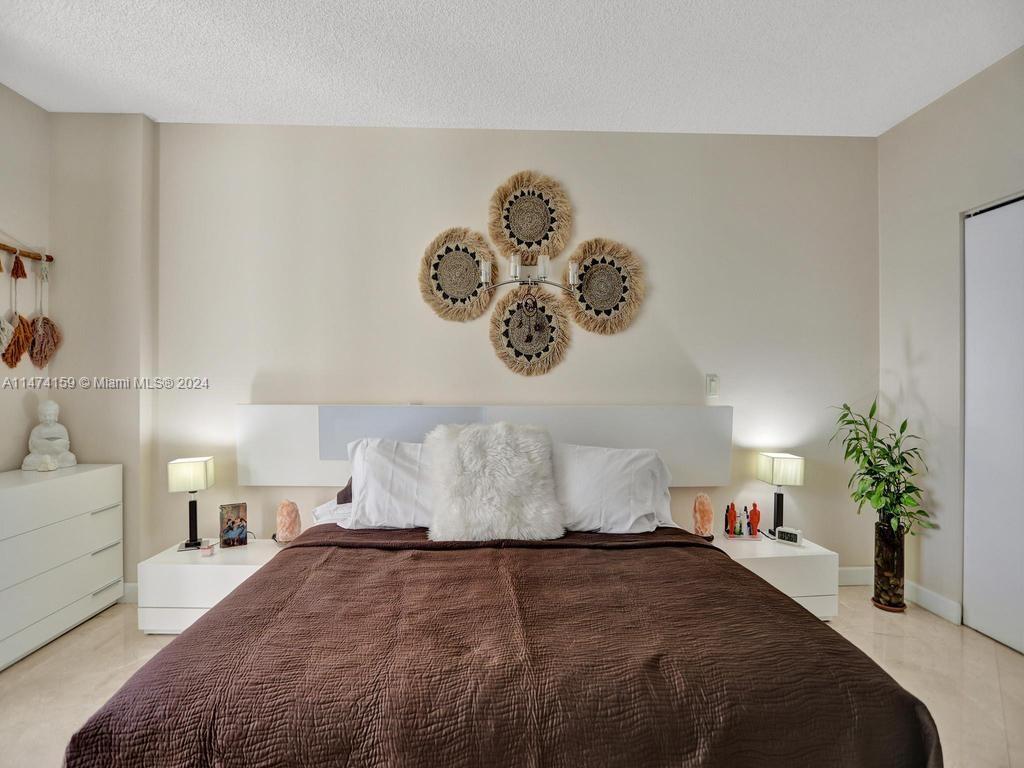 20281 E Country Club Dr Unit: 2010