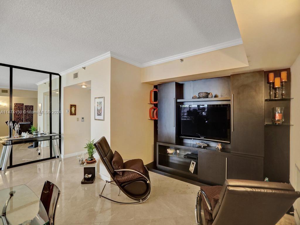 20281 E Country Club Dr Unit: 2010