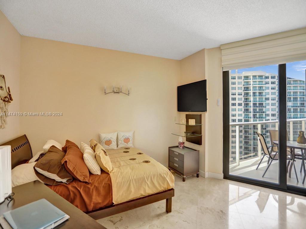 20281 E Country Club Dr Unit: 2010