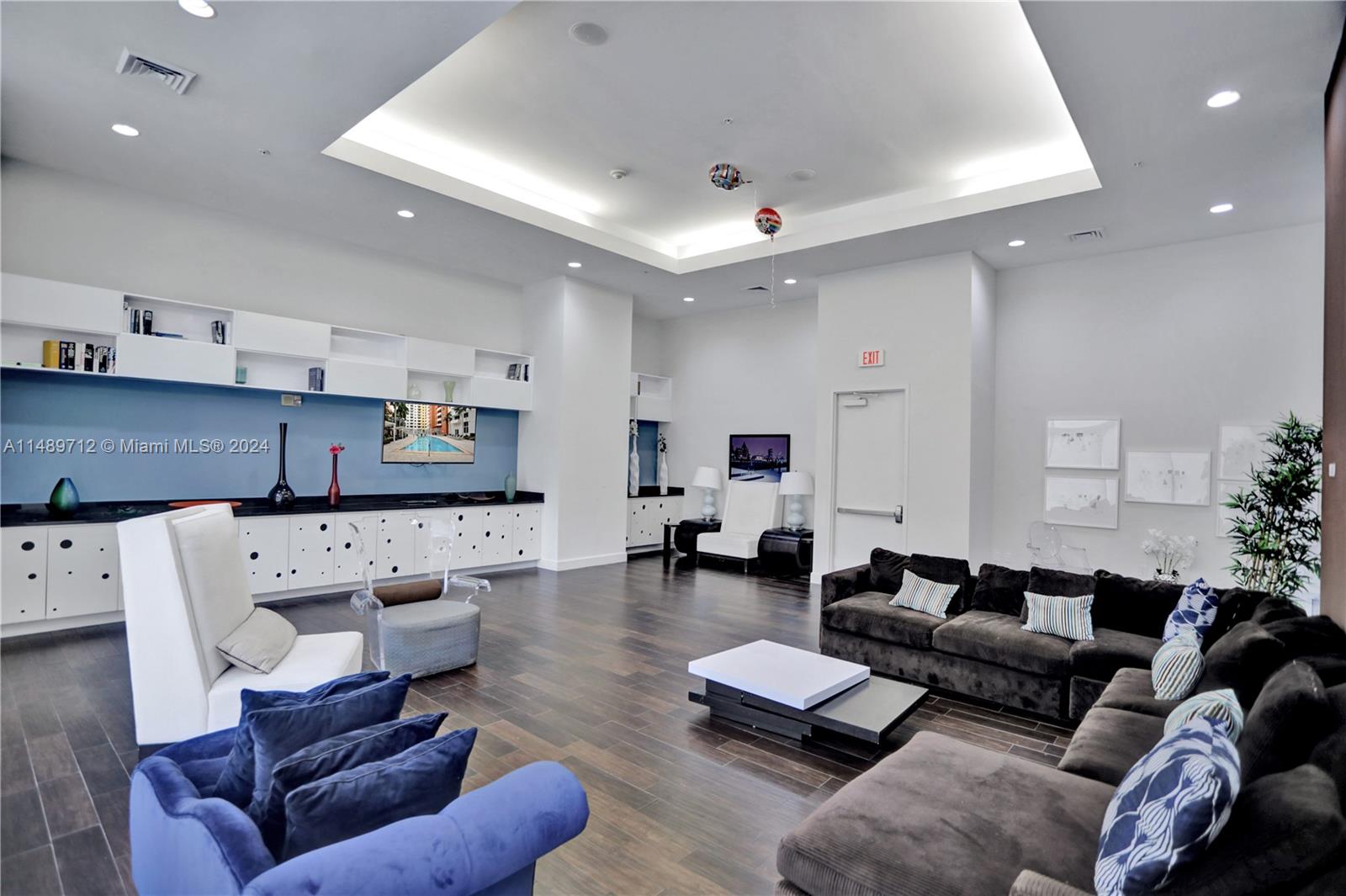 2775 NE 187th St Unit: 120
