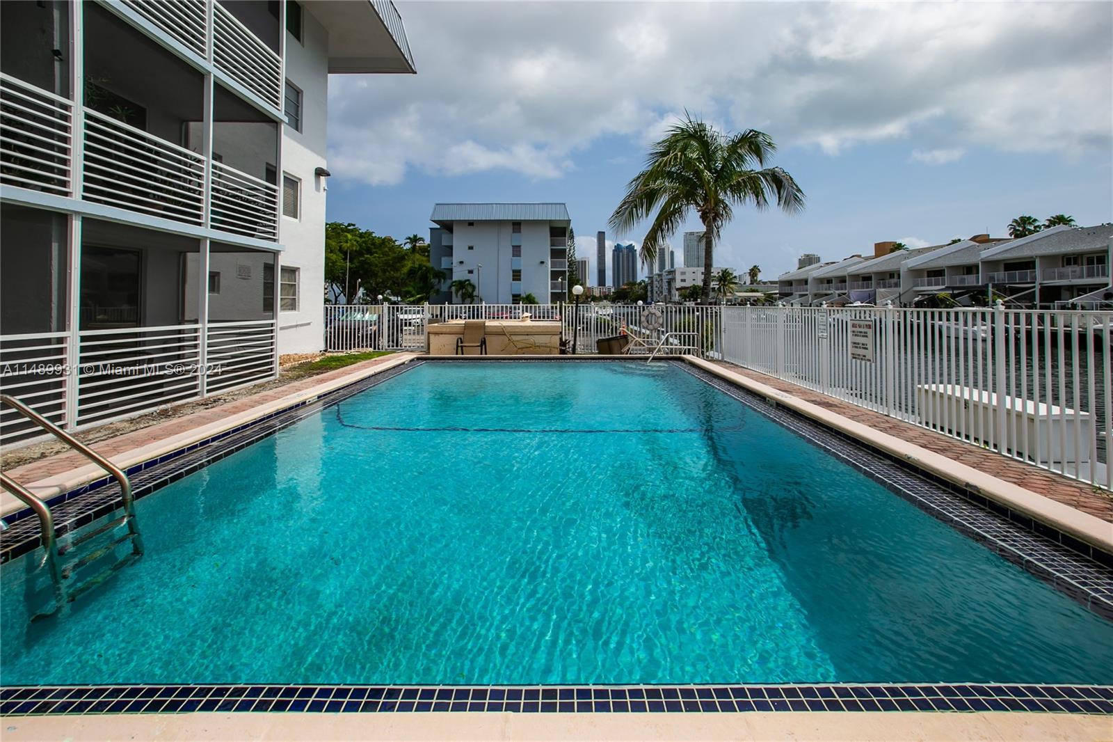 3550 NE 169th St Unit: F-402