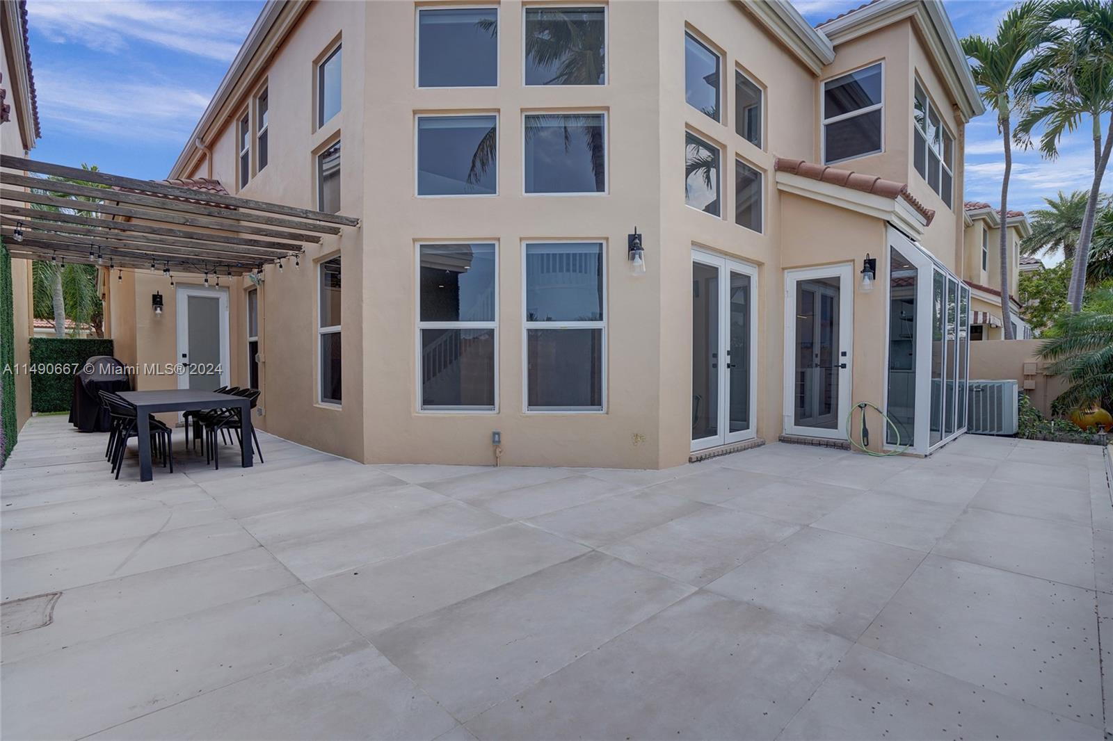 3757 NE 208th Ter