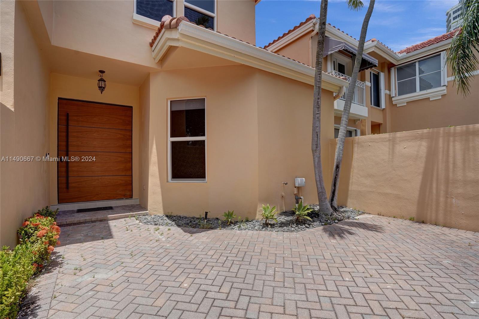 3757 NE 208th Ter