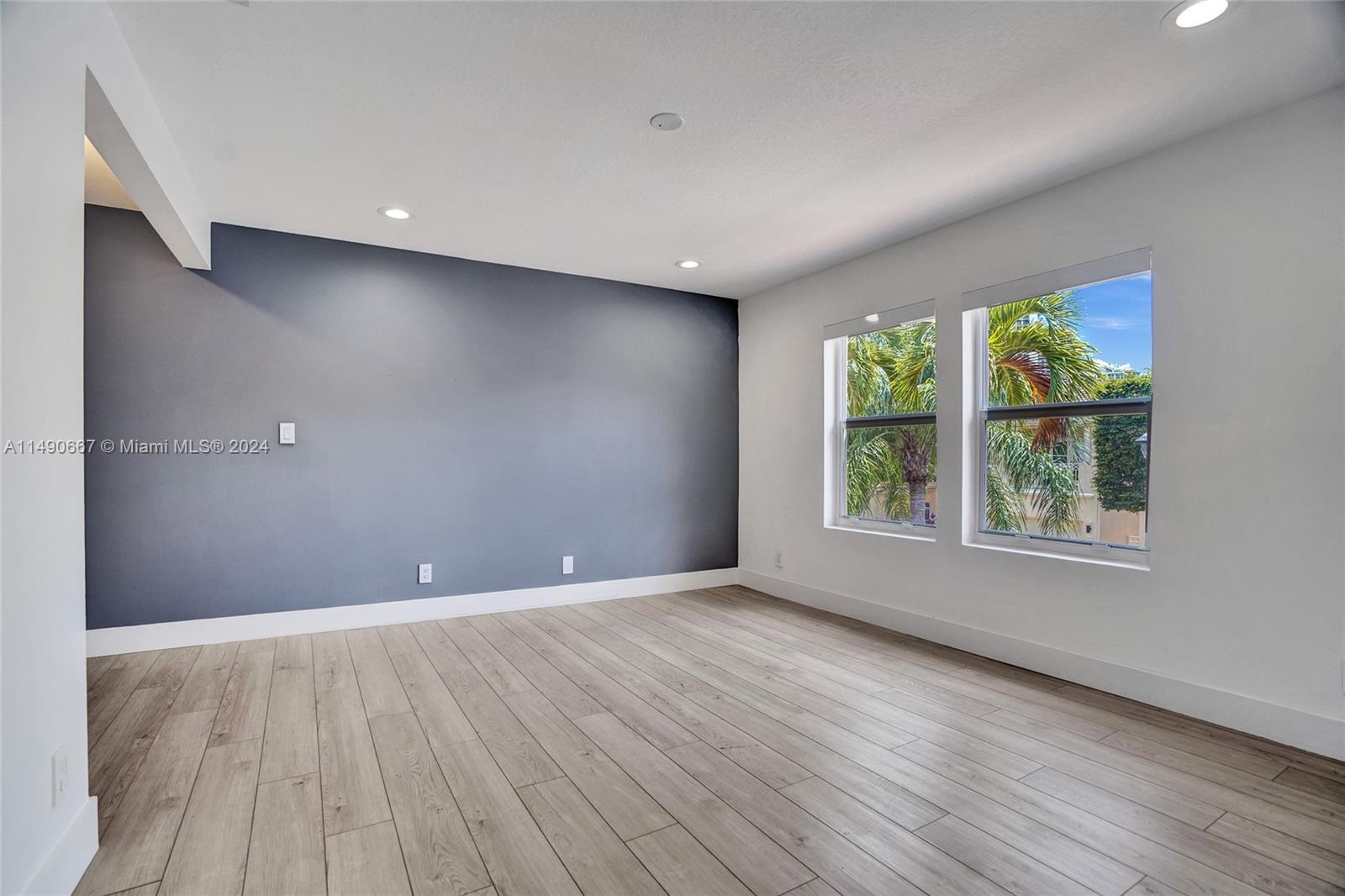 3757 NE 208th Ter
