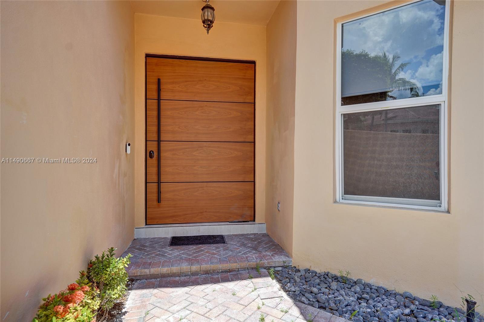 3757 NE 208th Ter