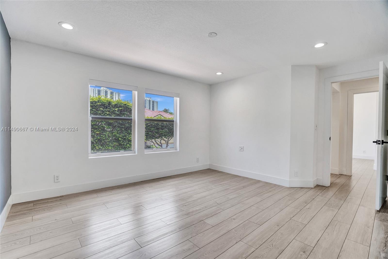 3757 NE 208th Ter