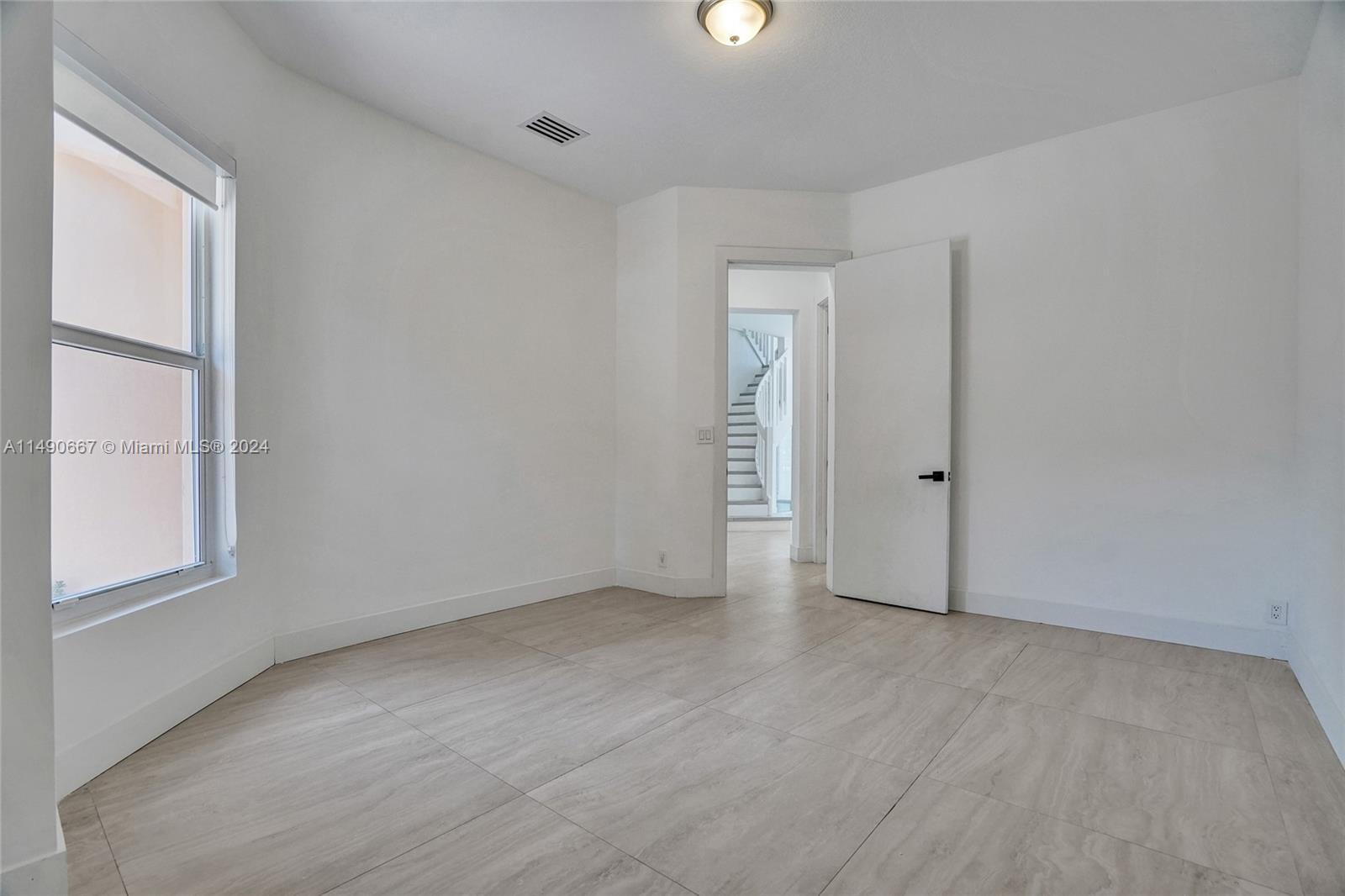 3757 NE 208th Ter