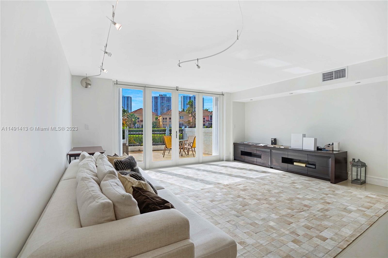 3762 NE 209th Ter Unit: 3762
