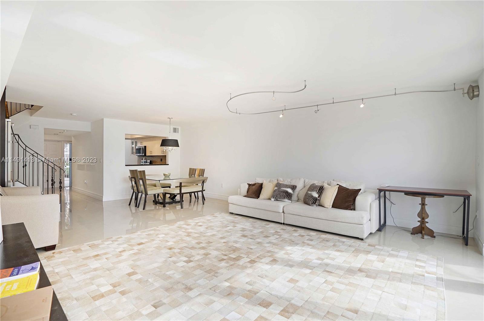 3762 NE 209th Ter Unit: 3762