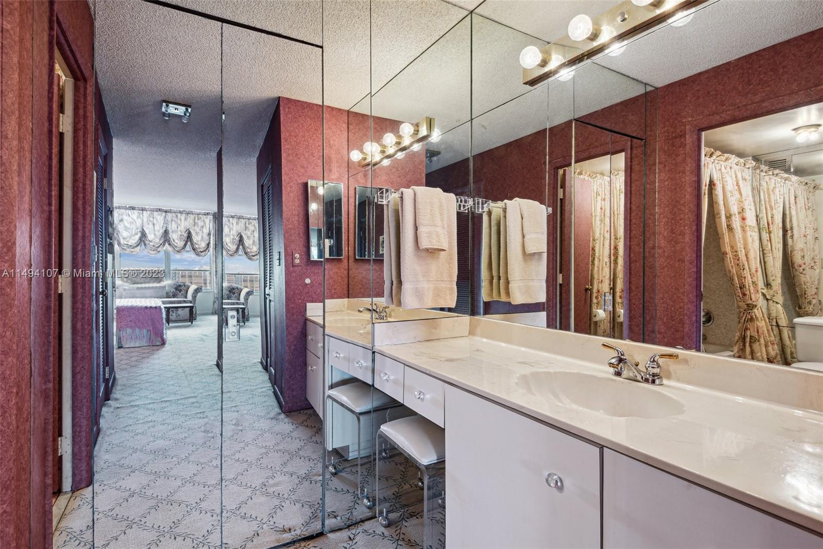 3800 S Ocean Dr Unit: 1105
