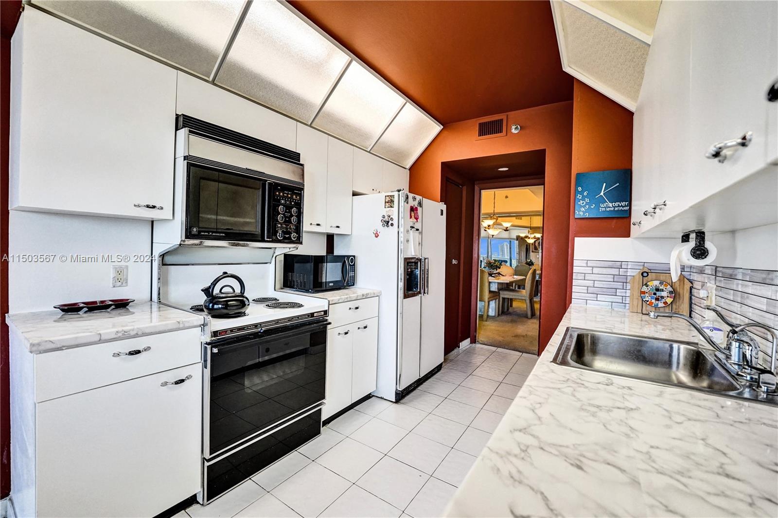 20281 E Country Club Dr Unit: 903