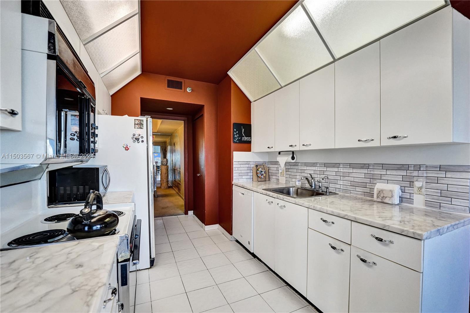 20281 E Country Club Dr Unit: 903