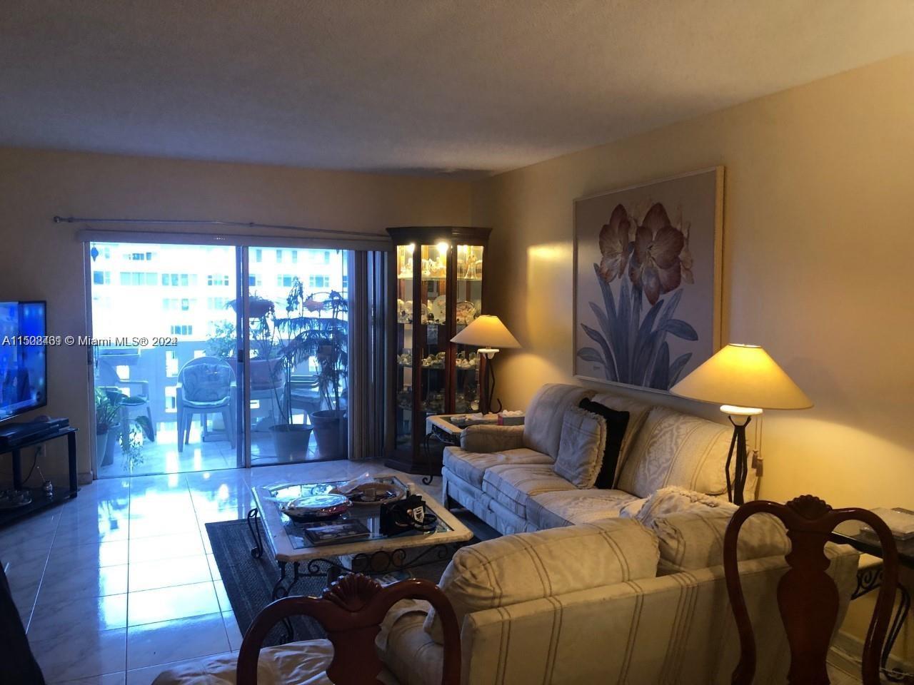 4330 Hillcrest Dr Unit: 916