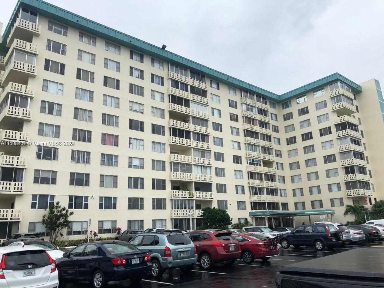 4330 Hillcrest Dr Unit: 916