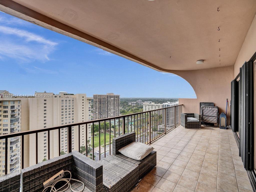 1800 NE 114th St Unit: PH07