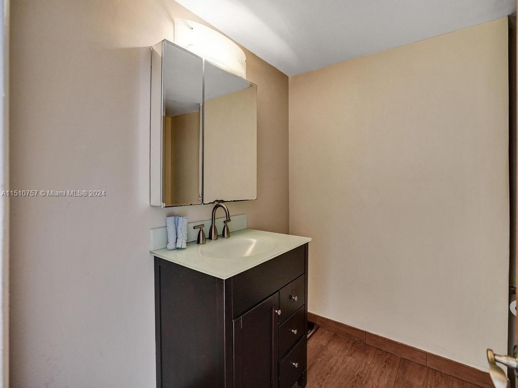 1800 NE 114th St Unit: PH07