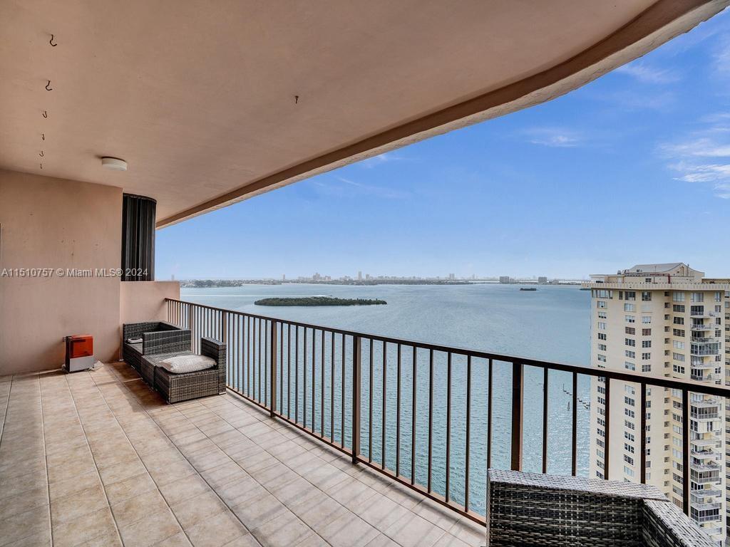 1800 NE 114th St Unit: PH07