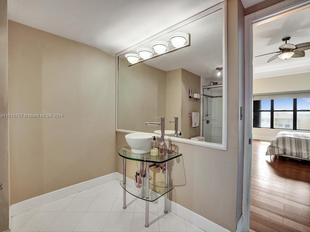 1800 NE 114th St Unit: PH07