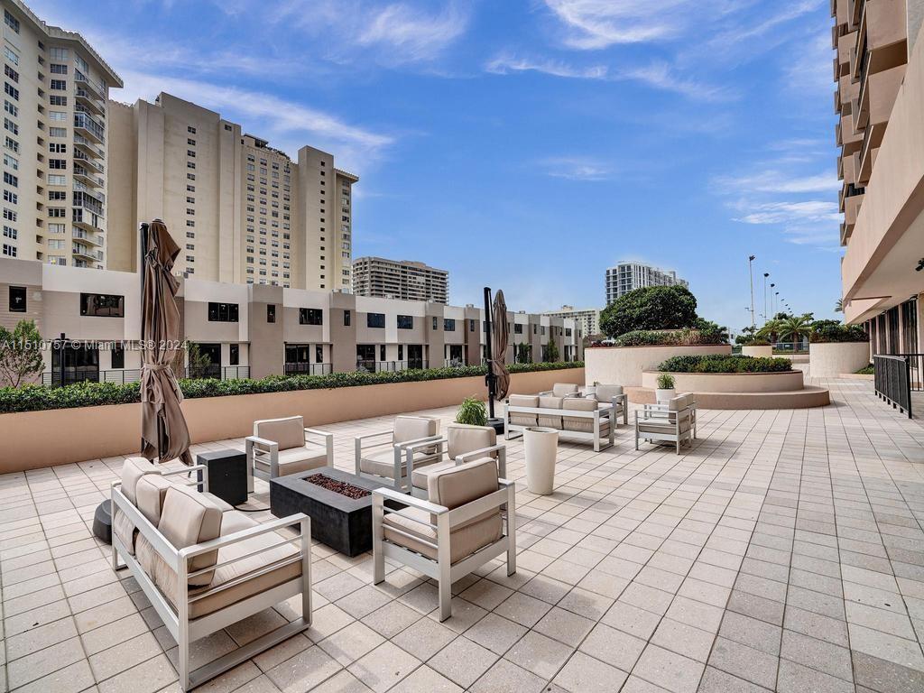 1800 NE 114th St Unit: PH07