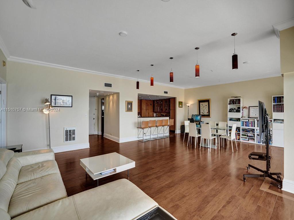 1800 NE 114th St Unit: PH07