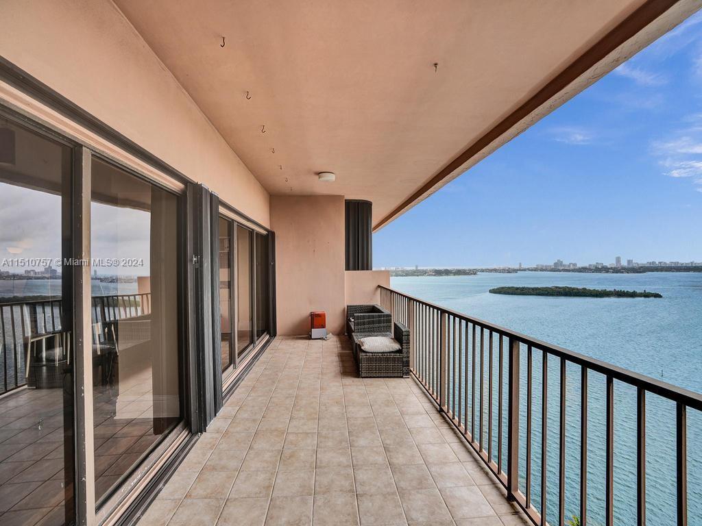1800 NE 114th St Unit: PH07