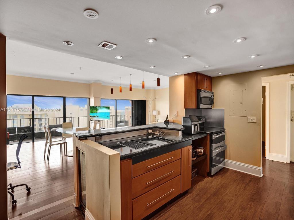 1800 NE 114th St Unit: PH07