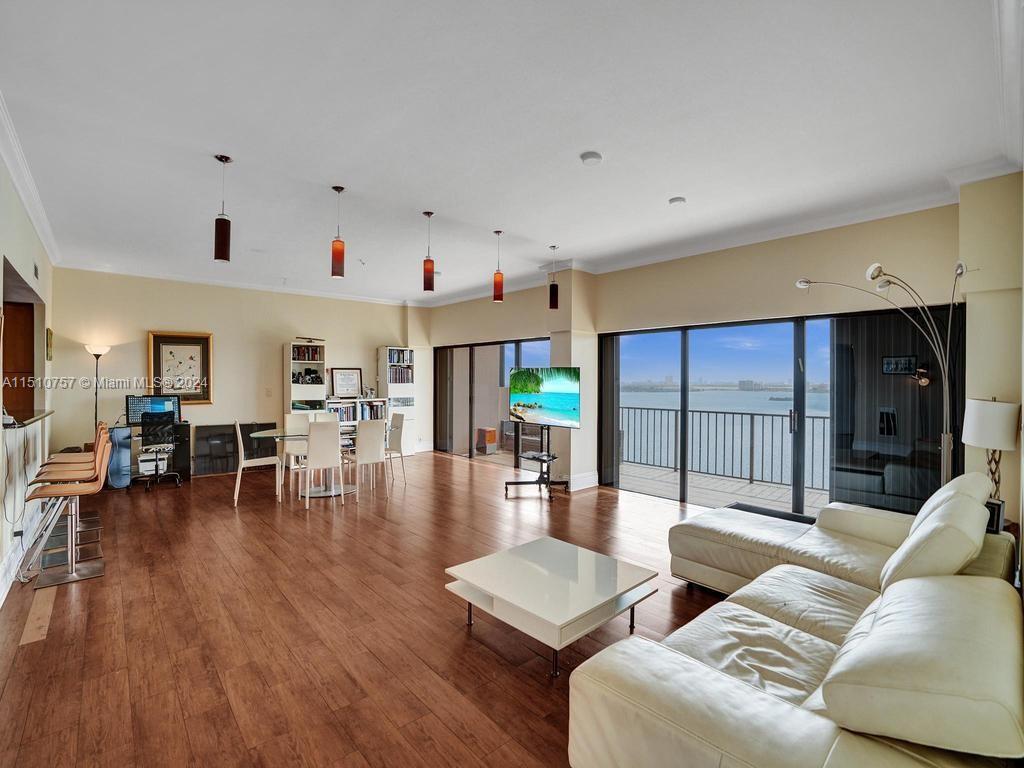 1800 NE 114th St Unit: PH07