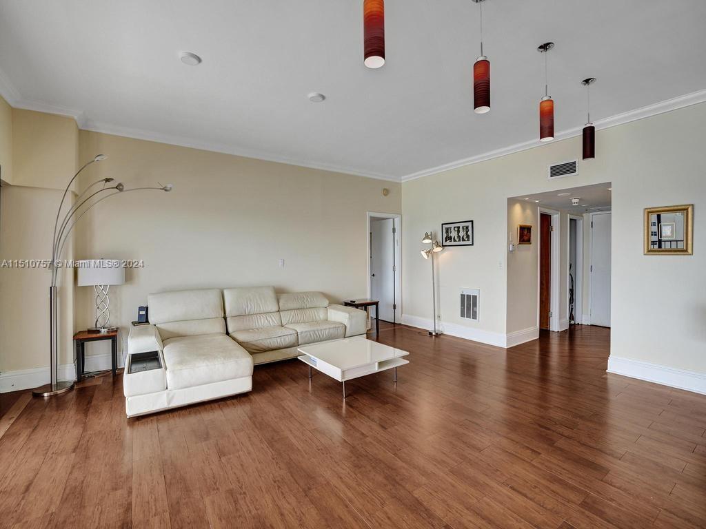 1800 NE 114th St Unit: PH07