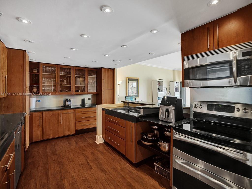 1800 NE 114th St Unit: PH07
