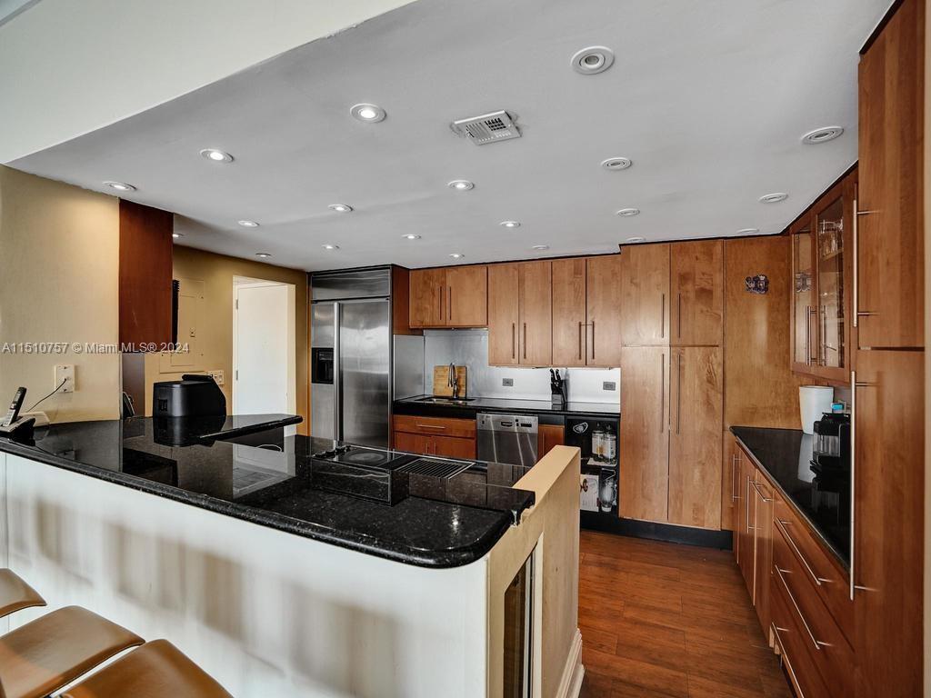1800 NE 114th St Unit: PH07