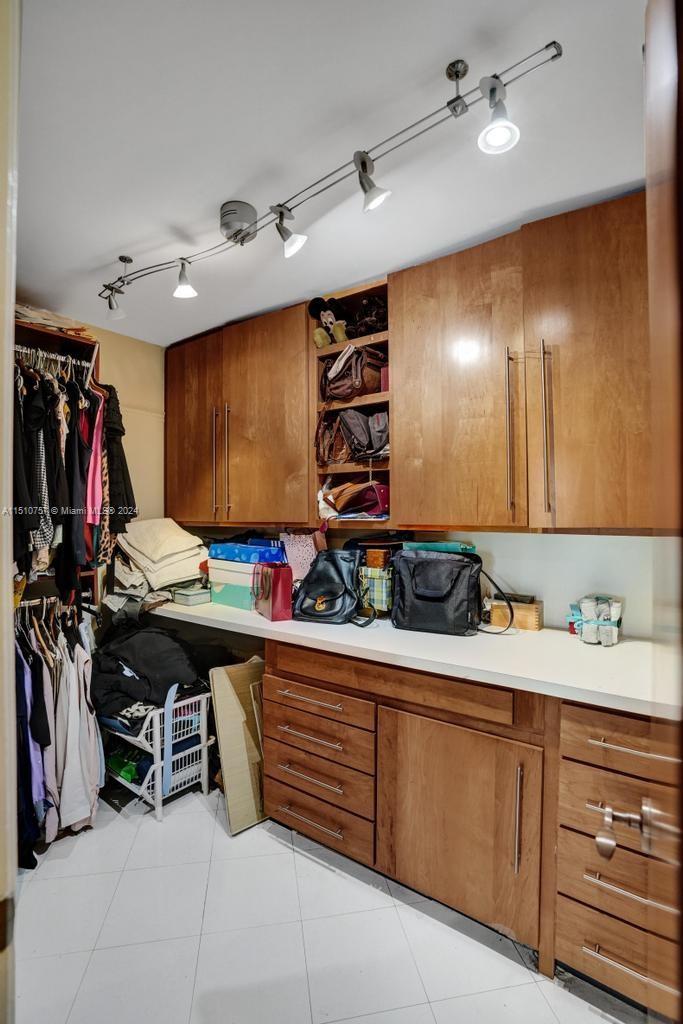 1800 NE 114th St Unit: PH07