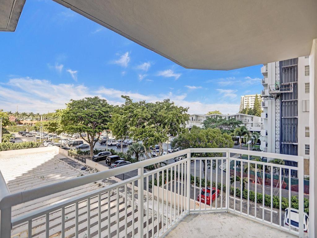 18051 Biscayne Blvd Unit: 304