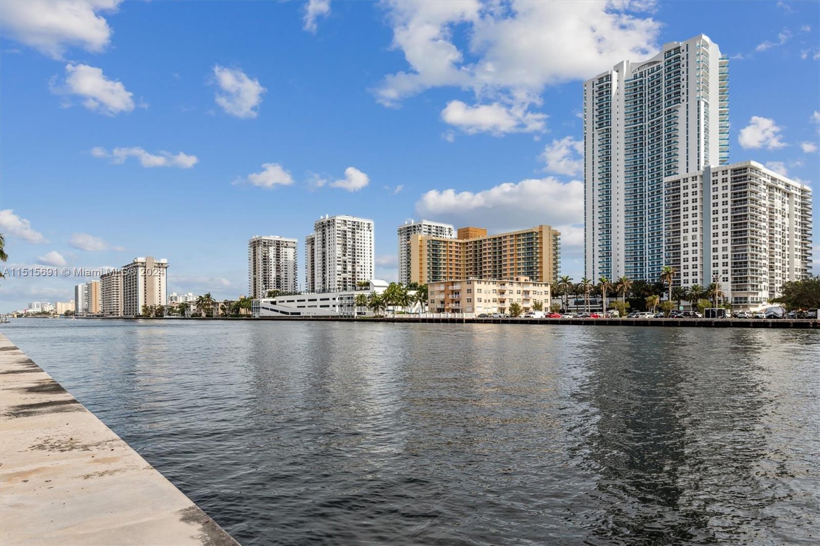 1000 Parkview Dr Unit: 423
