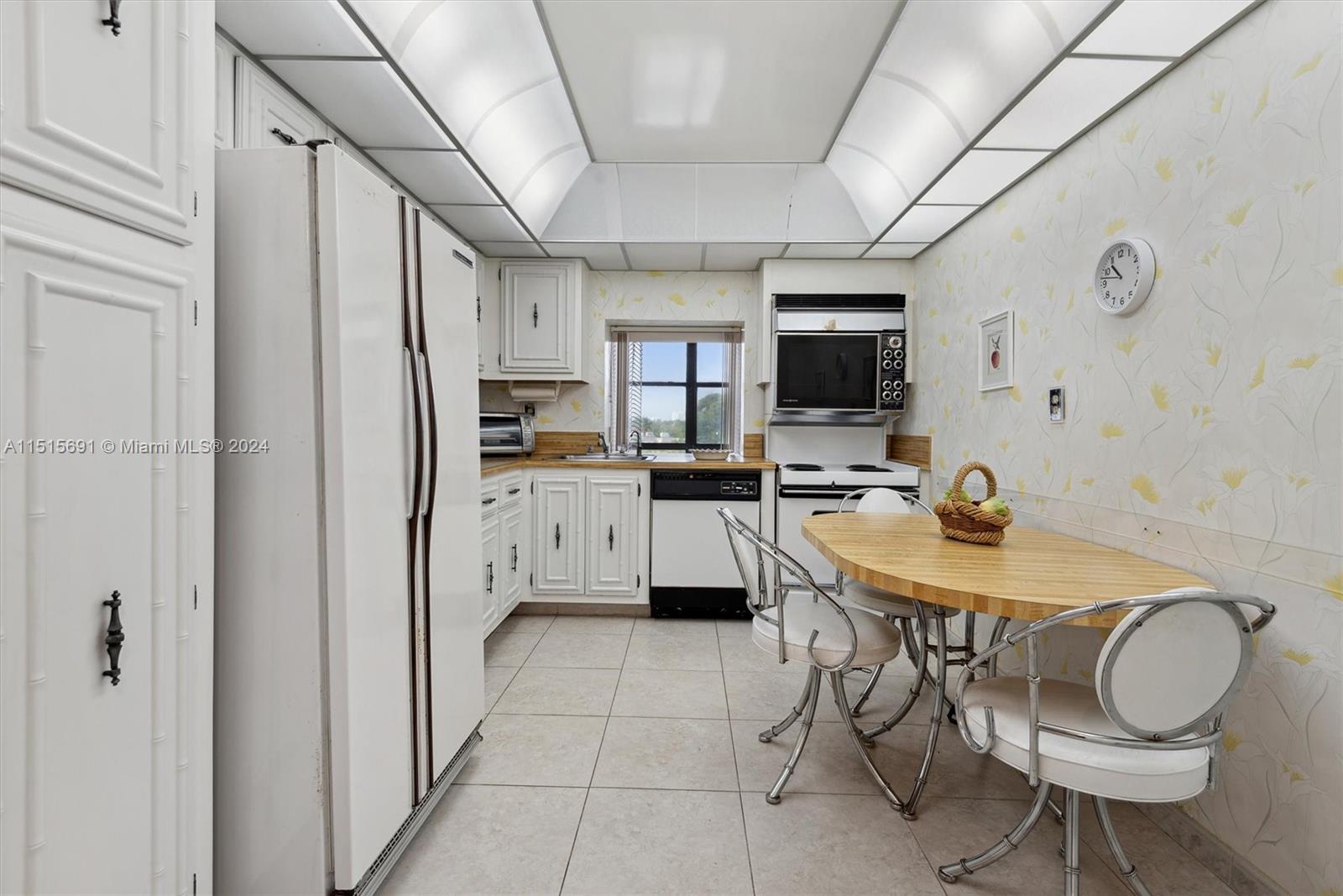 1000 Parkview Dr Unit: 423