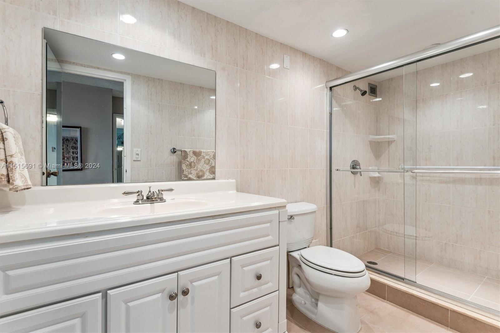 1000 Parkview Dr Unit: 423