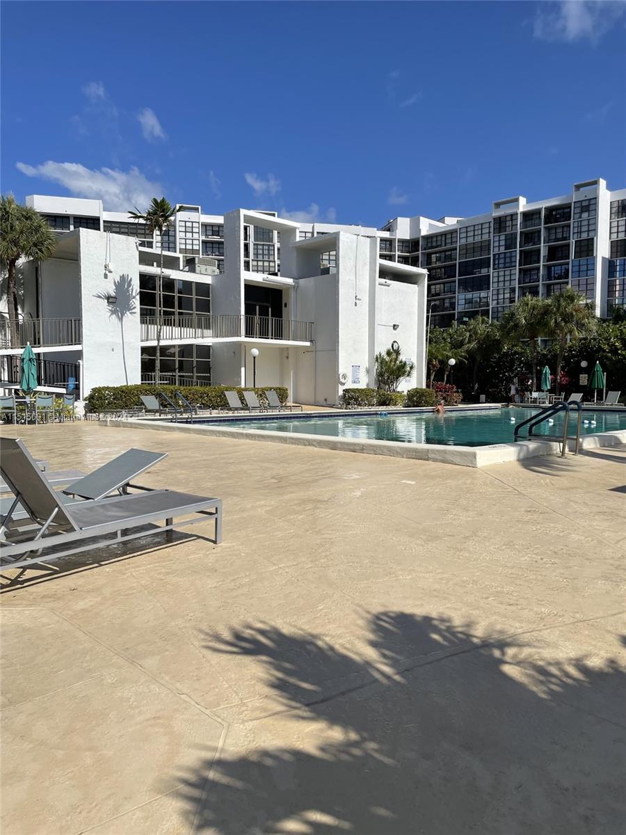 1000 Parkview Dr Unit: 423