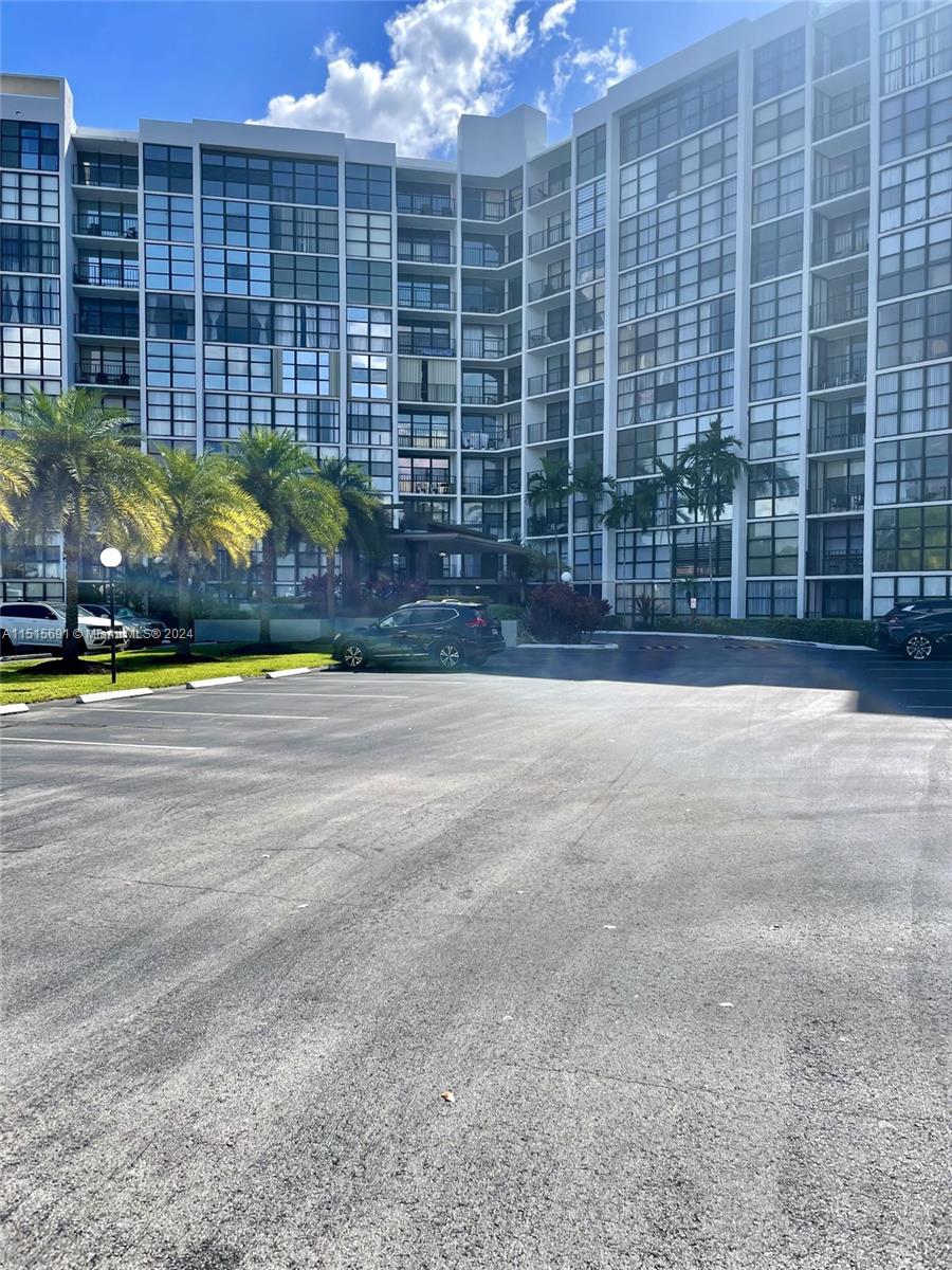 1000 Parkview Dr Unit: 423