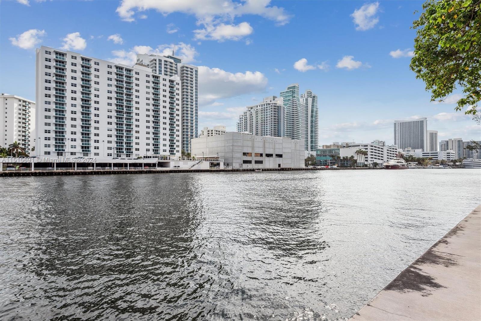 1000 Parkview Dr Unit: 423