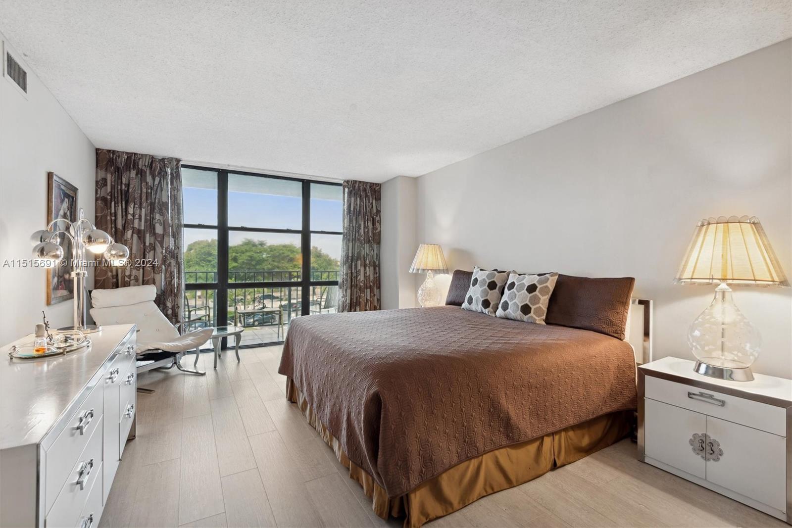 1000 Parkview Dr Unit: 423