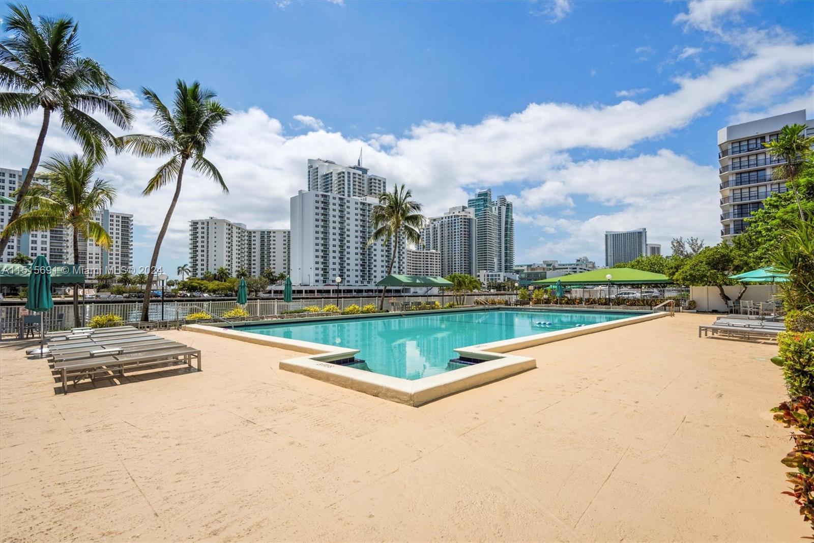 1000 Parkview Dr Unit: 423