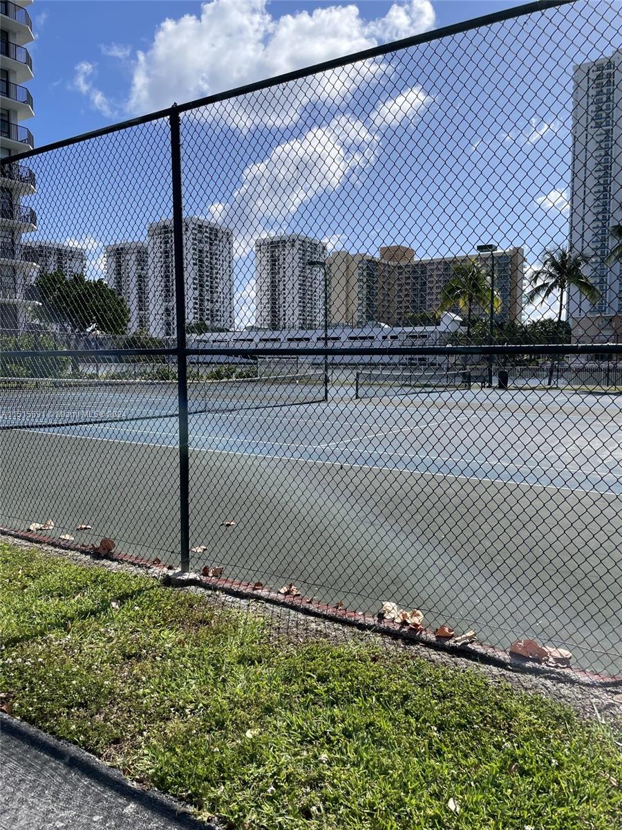 1000 Parkview Dr Unit: 423