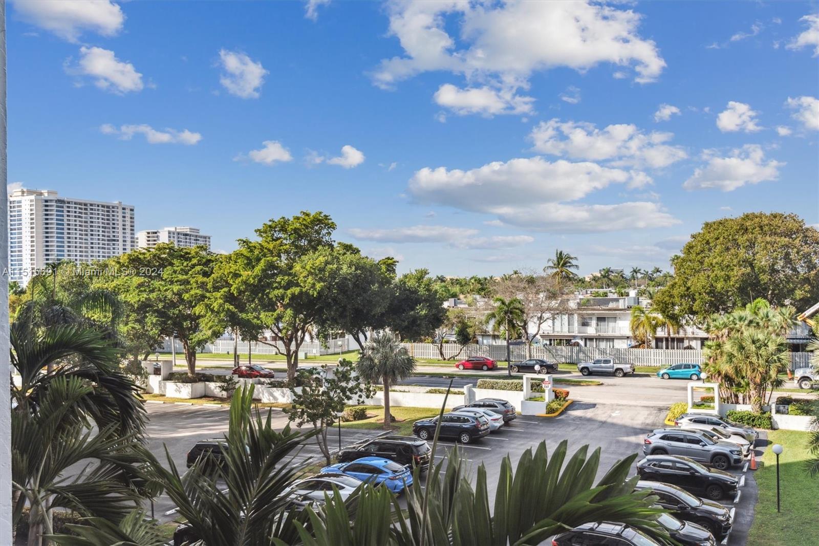 1000 Parkview Dr Unit: 423