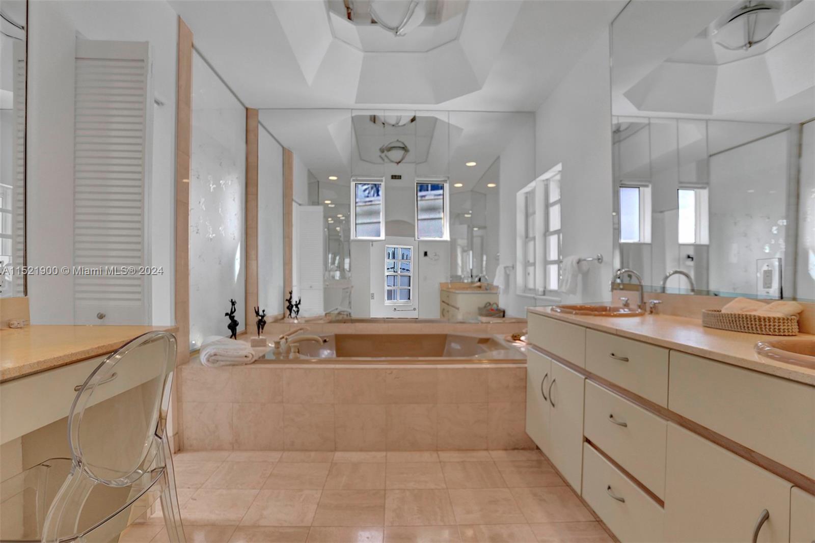 3900 Island Blvd Unit: PH-7