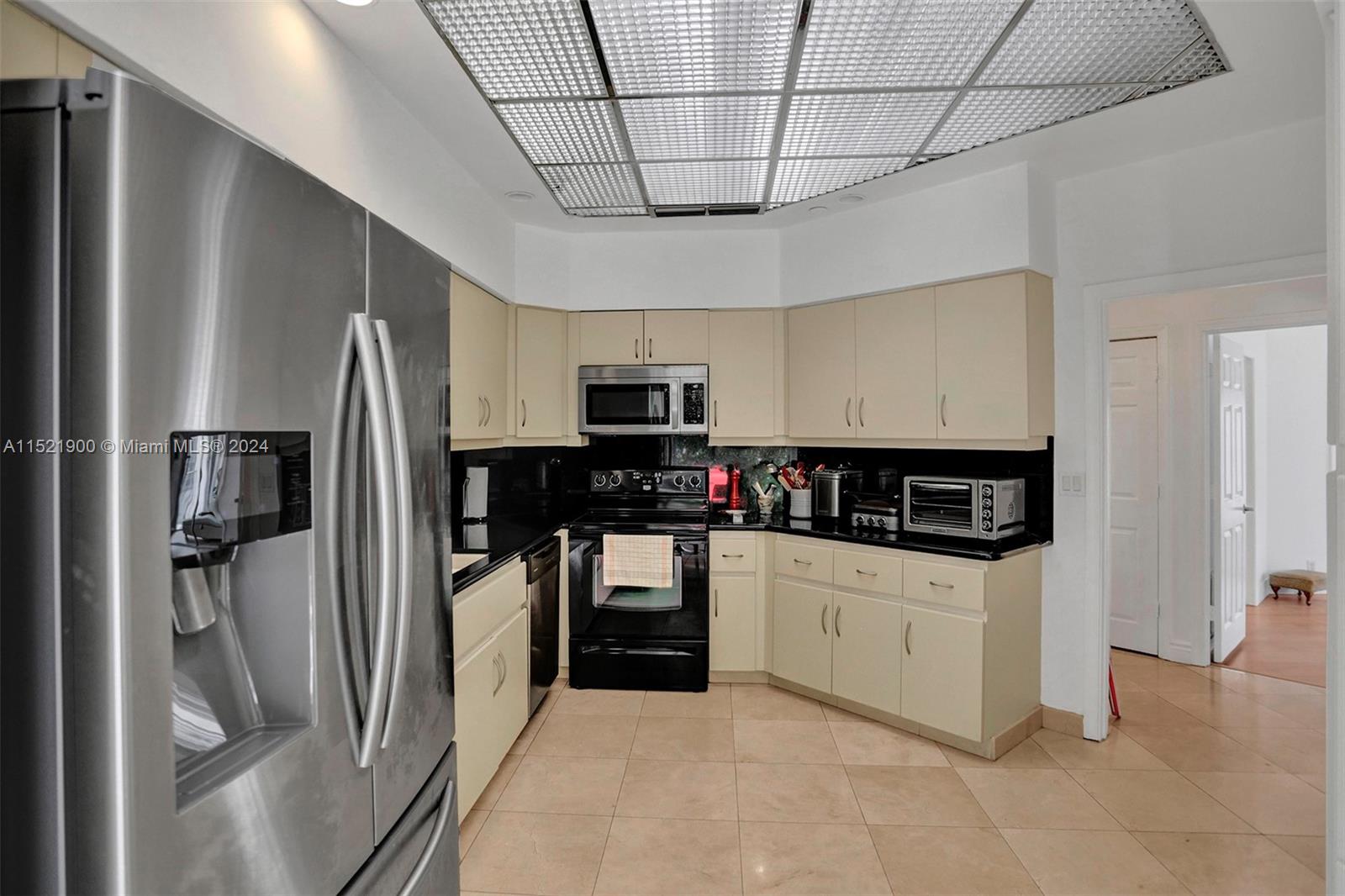 3900 Island Blvd Unit: PH-7