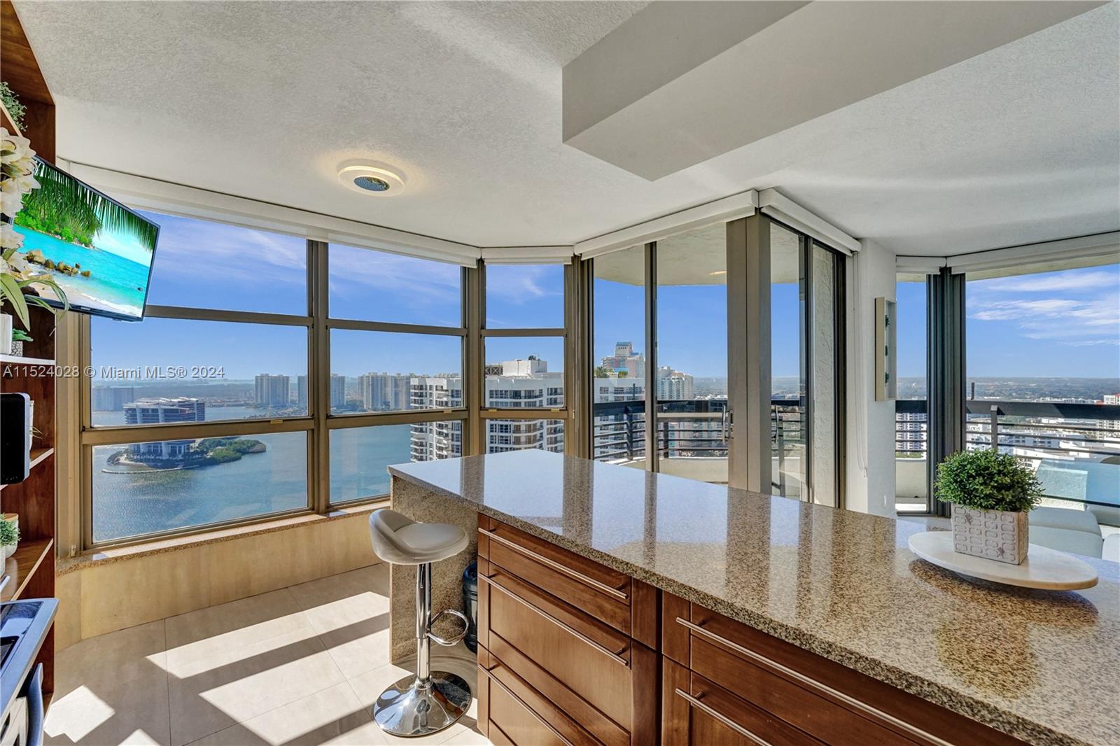 3500 Mystic Pointe Dr Unit: 3601