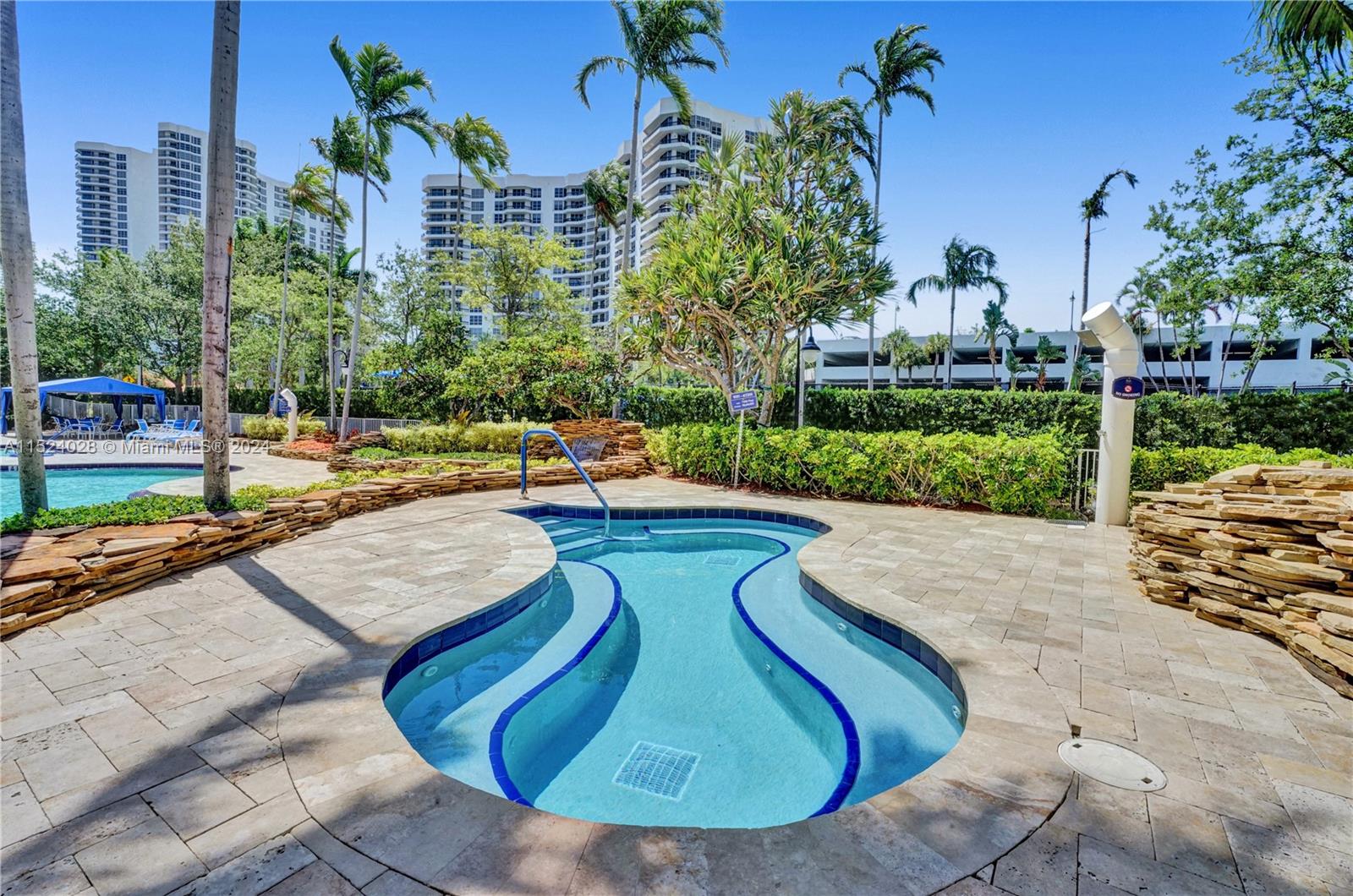 3500 Mystic Pointe Dr Unit: 3601