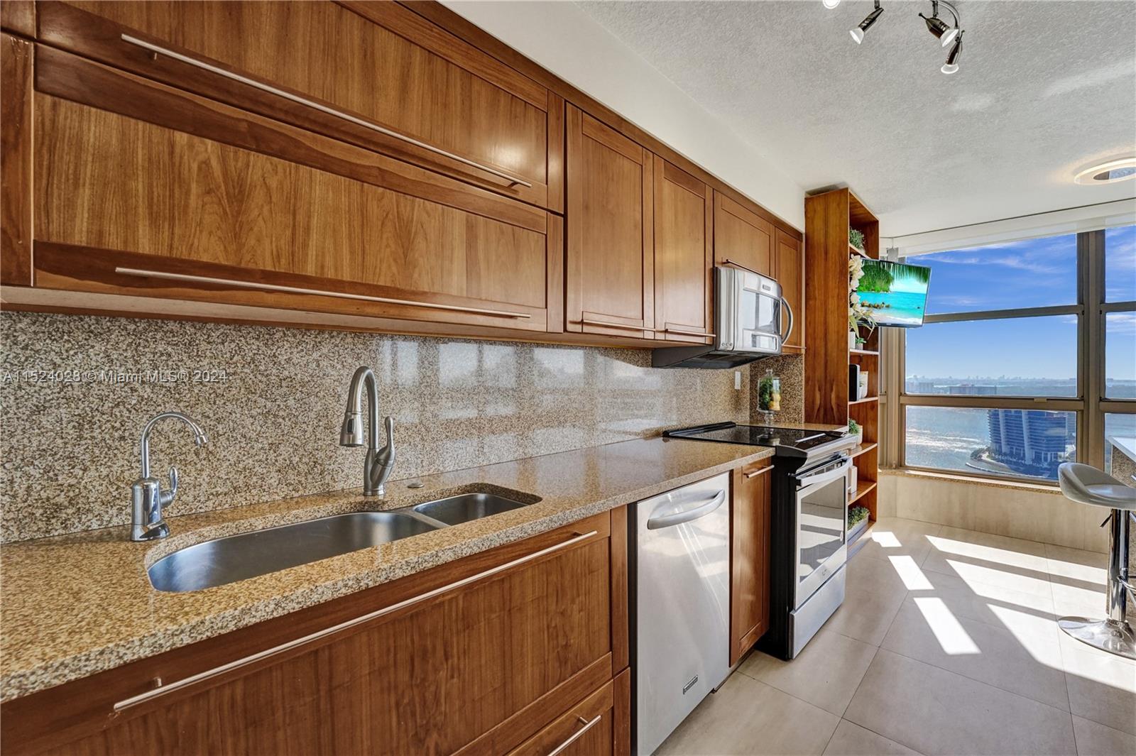 3500 Mystic Pointe Dr Unit: 3601